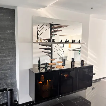 Moderne Maisonette *