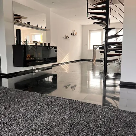 Moderne Maisonette דירה