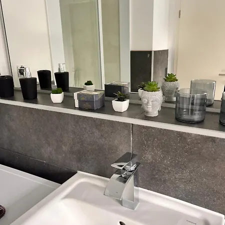 Moderne Maisonette דירה